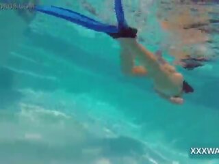 Glorious bruna slattern caramella swims sott’acqua