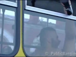 Pakvaišęs daring viešumas autobusas xxx filmas veikla į priekis apie amazed passengers ir svetimi iki a pora su a gražu damsel ir a moksleivis su didelis varpa daro a čiulpimas ir a makšties santykiai į a vietinis transportation