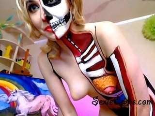 Bodypainted blondinė pupytė masturbuoja - sexiecams.com