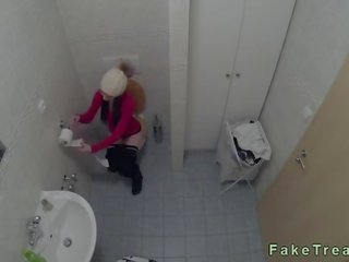 Exceptional امرأة سمراء كوكي الحمار يمسح و كس مارس الجنس بواسطة المتدرب